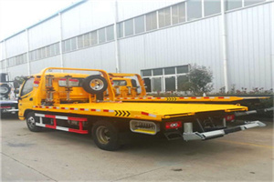 驻马店附近拖车救援搭电